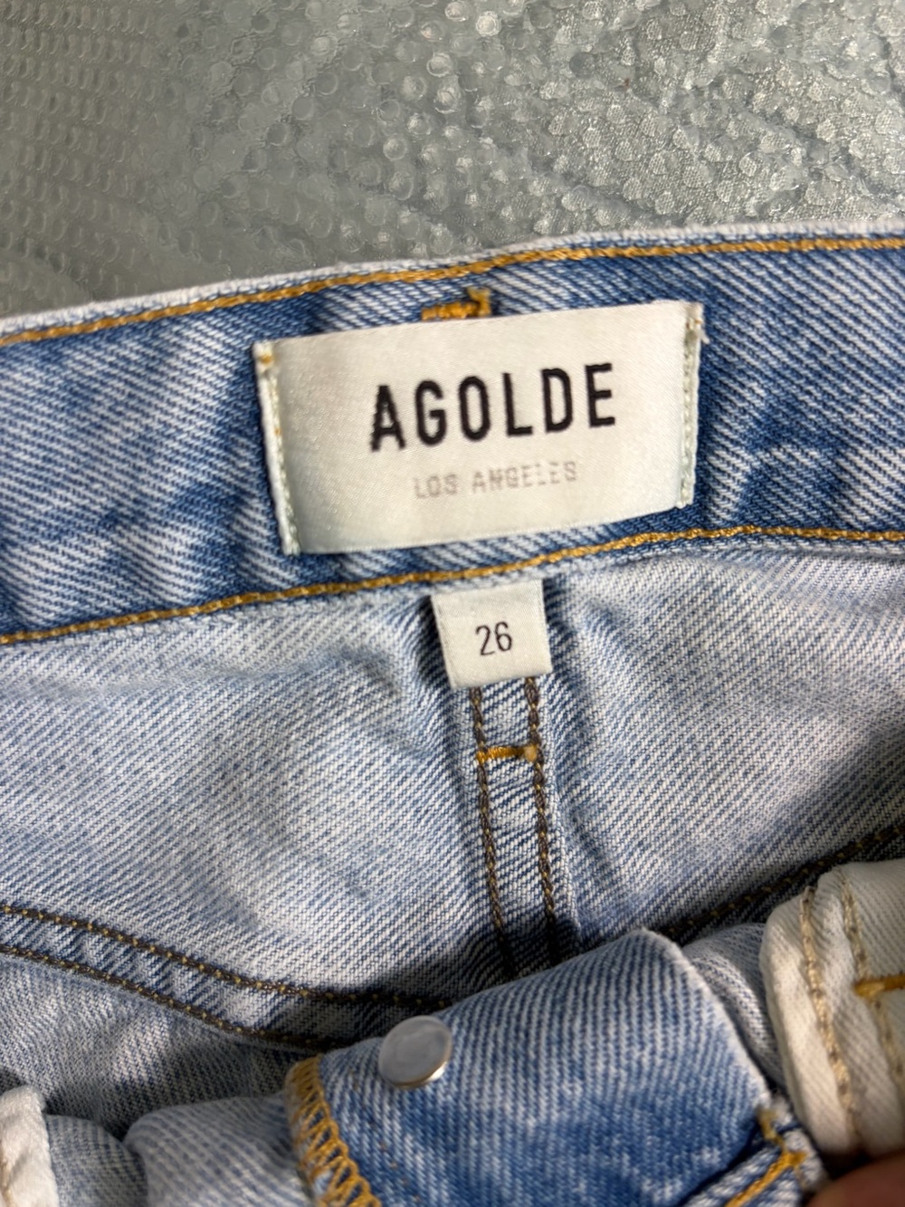 AGOLDE Light Wash Distressed Denim Womens Shorts SZ 26 - Picture 4 of 5